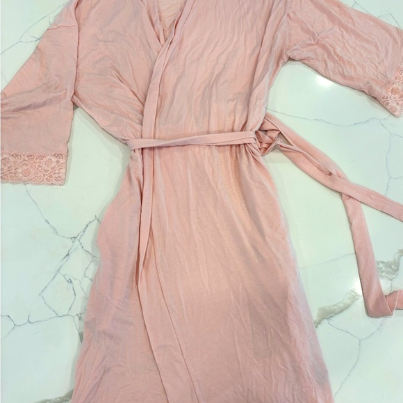GAP Maternity- Lace sleeved robe - Picture 3 of 3
